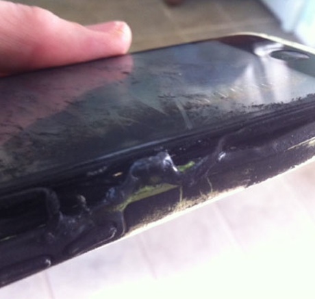 iPhone се запали в джоба на тийнейджърка