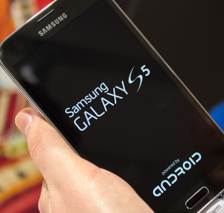 Samsung Galaxy S5 е претъпкан с допълнителен софтуер