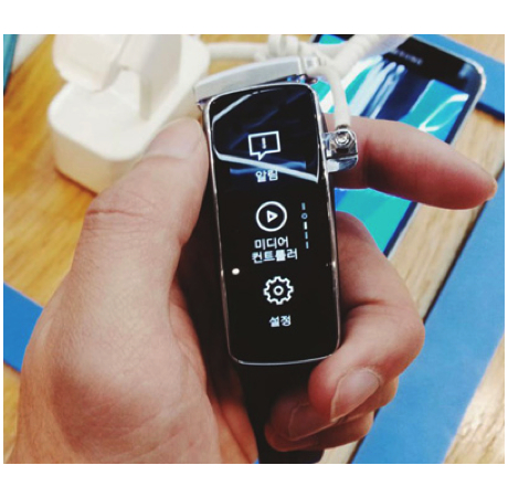 Samsung Gear Fit вече поддържа и вертикален режим на дисплея