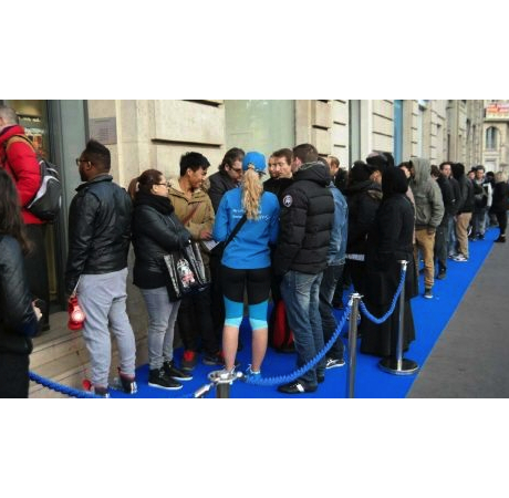 Galaxy S5 се продава като “топъл хляб”
