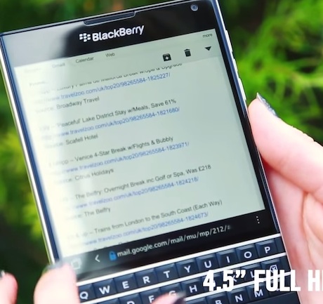 Carphone Warehouse демонстрират клавиатурата на BlackBerry Passport