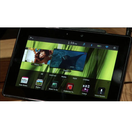 Mike Lazaridis показва BlackBerry Playbook
