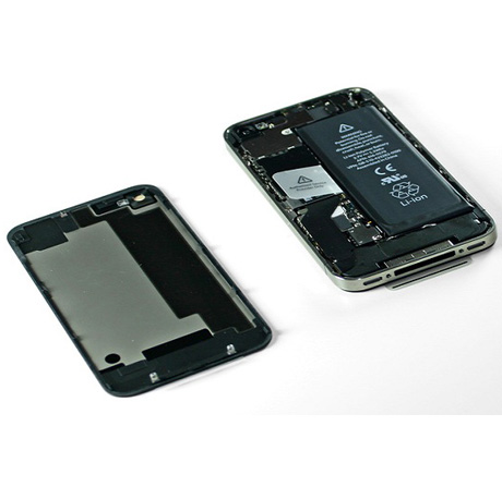 Apple iPhone 4S разглобен. Какво има вътре?