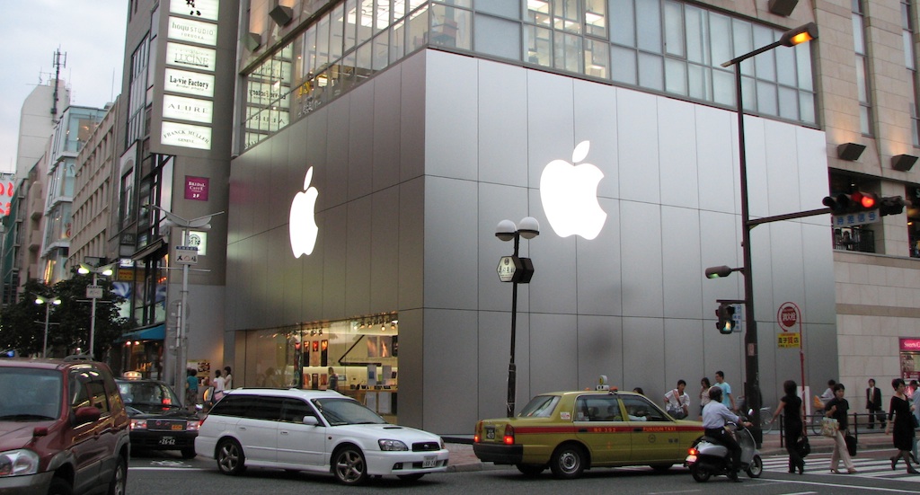 Apple с два патента за iPhone с екрани от двете страни и изцяло гъвкави i-устройства