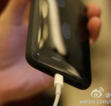 Появиха се снимки на по-евтиния iPhone?