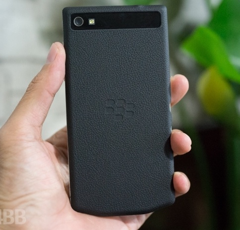 Нови сними на BlackBerry Porsche Design P9982