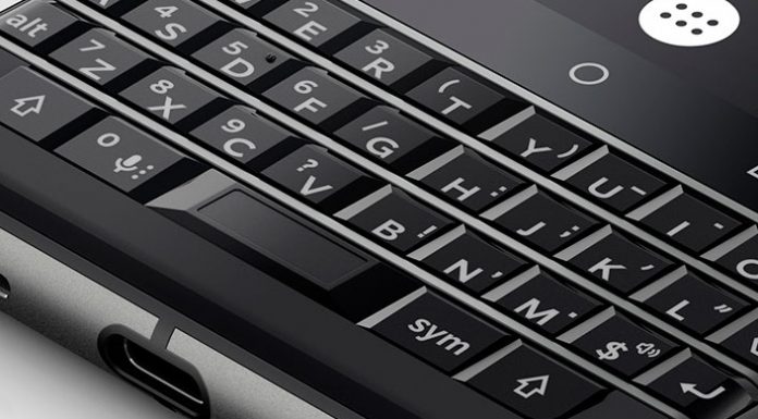 Vitaminwater ще платят 100 000 долара, ако се откажете от смартфона си за цяла година blackberry-keyone-keyboard