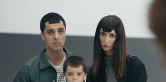 Samsung с три нови реклами, подиграващи се на прореза в iPhone X и липсата на microSD карти и splitscreen