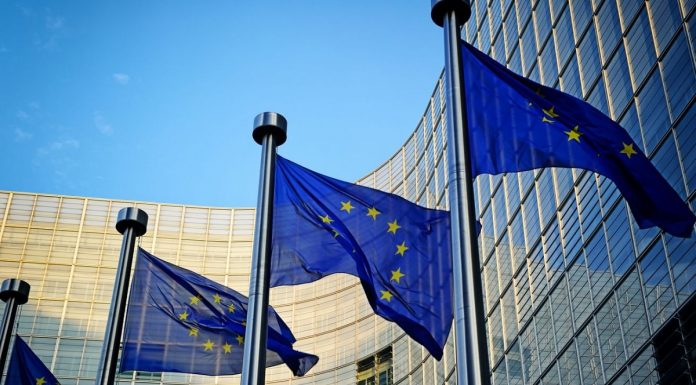 ЕС е готов да приеме “right to repair” закон, който ще принуди OEM производителите, да поддържат по-дълго смартфоните си