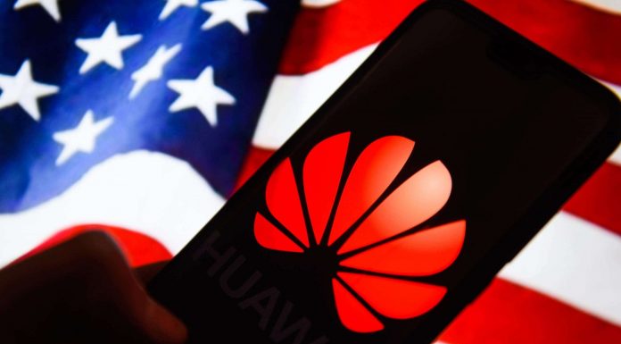Huawei обвиняват САЩ за недостига на чипове